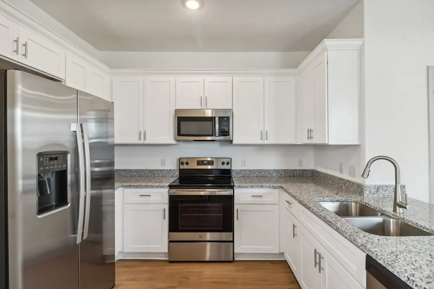 2 bed, 1100 sqft, $1,500 — Photo 4