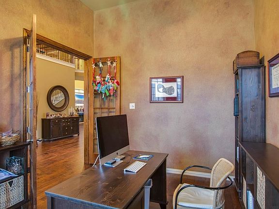5th image of 4213 Woodcrest Ln