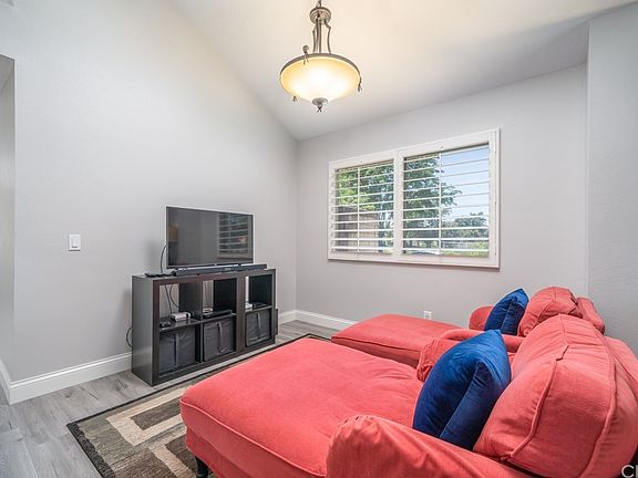 4th image of 758 Highland View Dr
