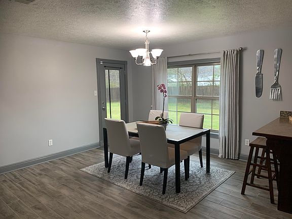 4th image of 118 W Tyler Ln