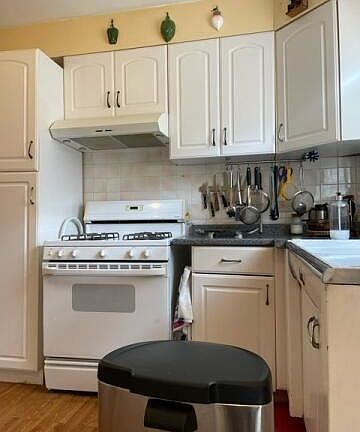 2nd image of 5815 N California Ave