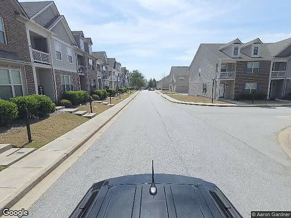 Exterior Neighborhood (street photo)