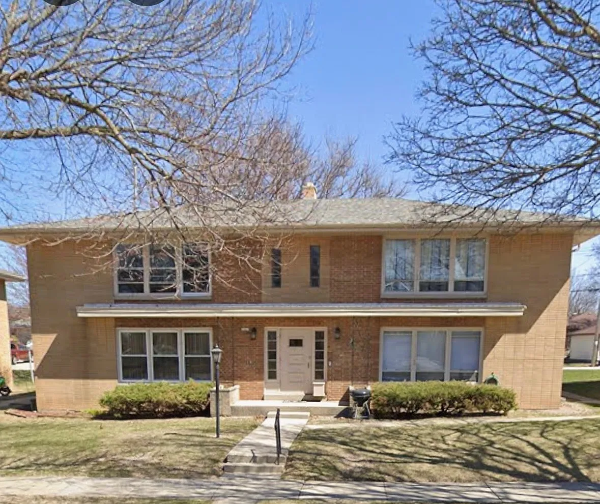 2 bed, 900 sqft, $1,300 — Photo 1