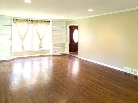 5th image of 4045 Picardy Dr