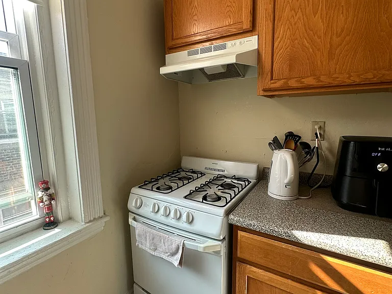 46 Gardner St #1 — Photo 6