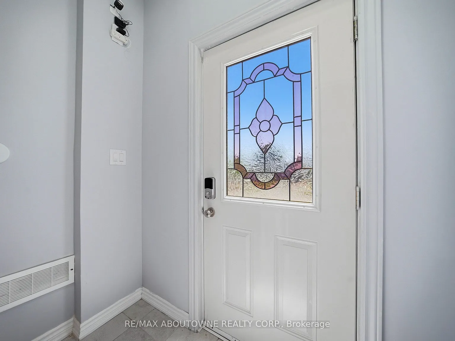 3 bed, $2,400 — Photo 3