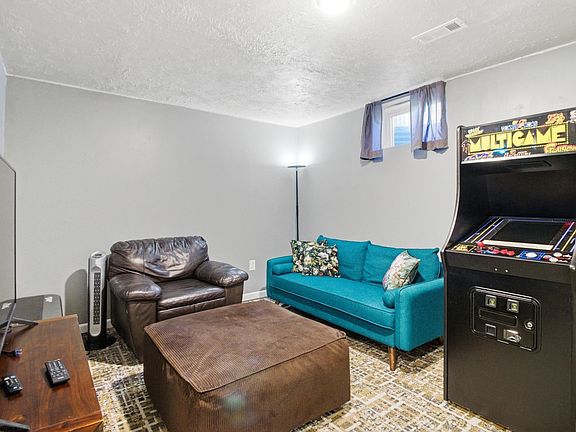 4th image of 494 Watson Dr