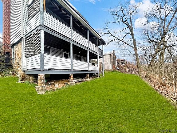 4th image of 600 Lake St