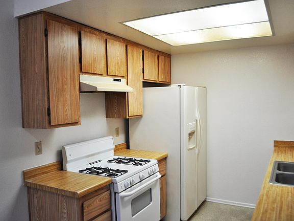 3rd image of 1634 Pine Ct APT C