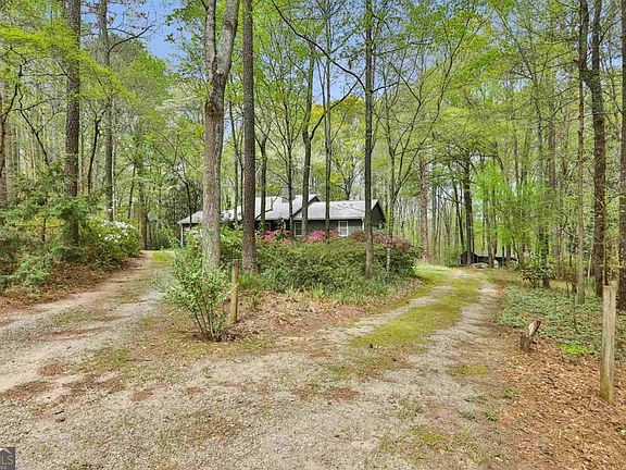 4th image of 385 Vaughn Rd