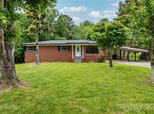 1910 16th Ave NE, Hickory, NC 28601