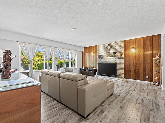 3rd image of 8640 Sierpina Dr