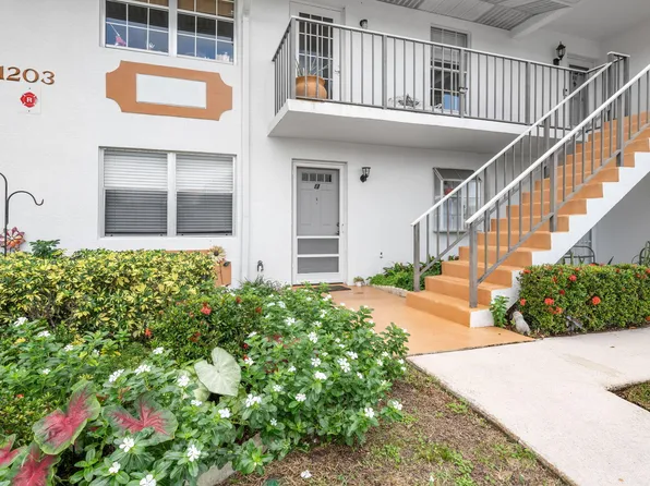 1203 S Lakes End Drive #E-1, Fort Pierce, FL 34982