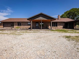 1621 NE 70th St, Topeka, KS 66617