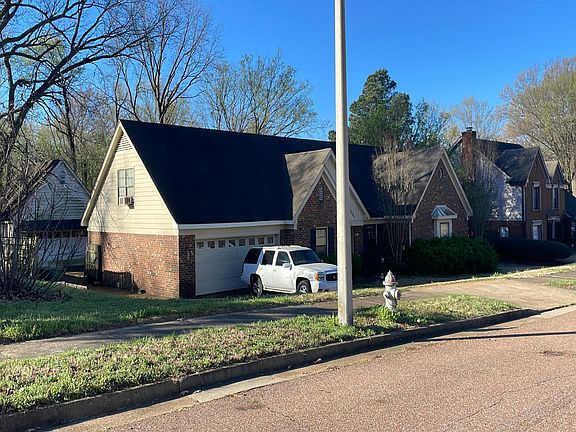 3rd image of 6215 Oak Walk Ln