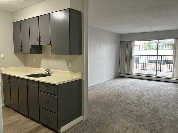 3rd image of 11933 223rd St
