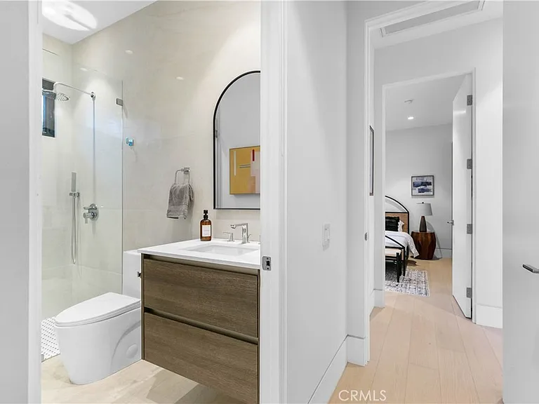 Ensuite bathroom for secondary room 3
