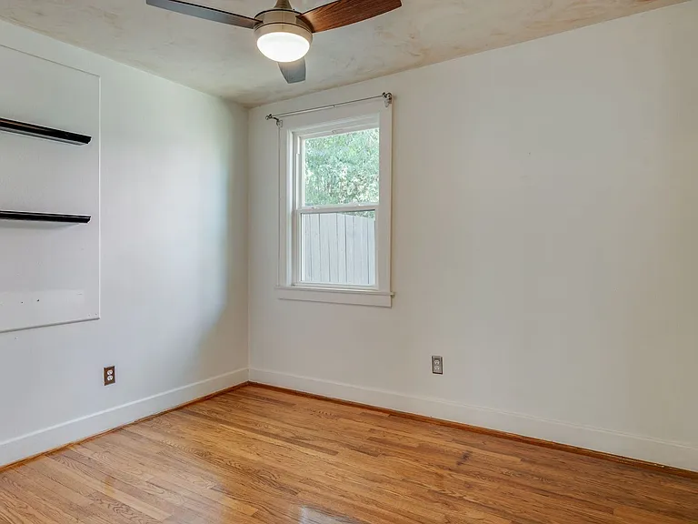 1811 Stewart Pl — Photo 3
