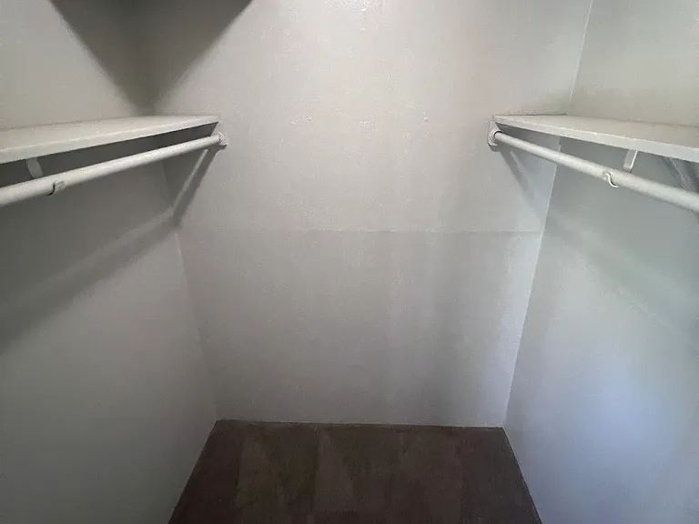 Bell Hollow Apartments — Photo 36