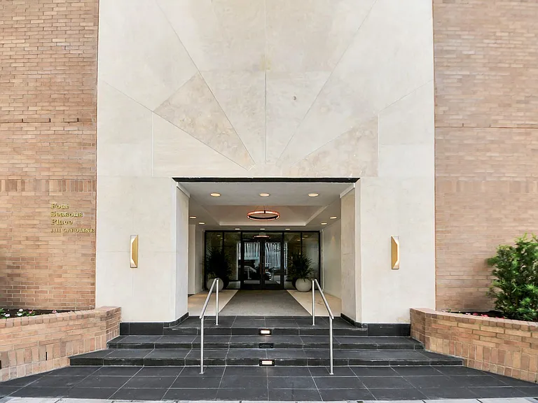 1300 Lamar St #T8 — Photo 30