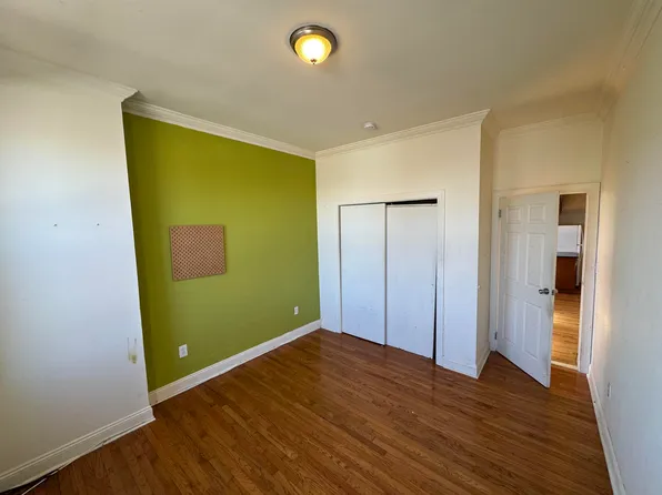 372 Communipaw Avenue image 4 of 20