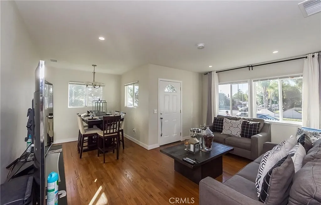 2 bed, 846 sqft, $2,800 — Photo 2
