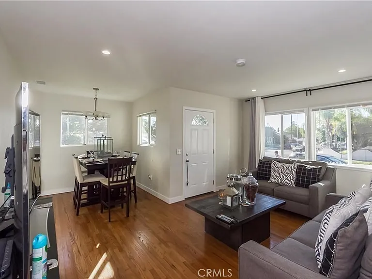 5803 Cartwright Ave — Photo 2