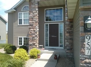 957 Ivy Hills Rd, Belle Plaine, MN 56011