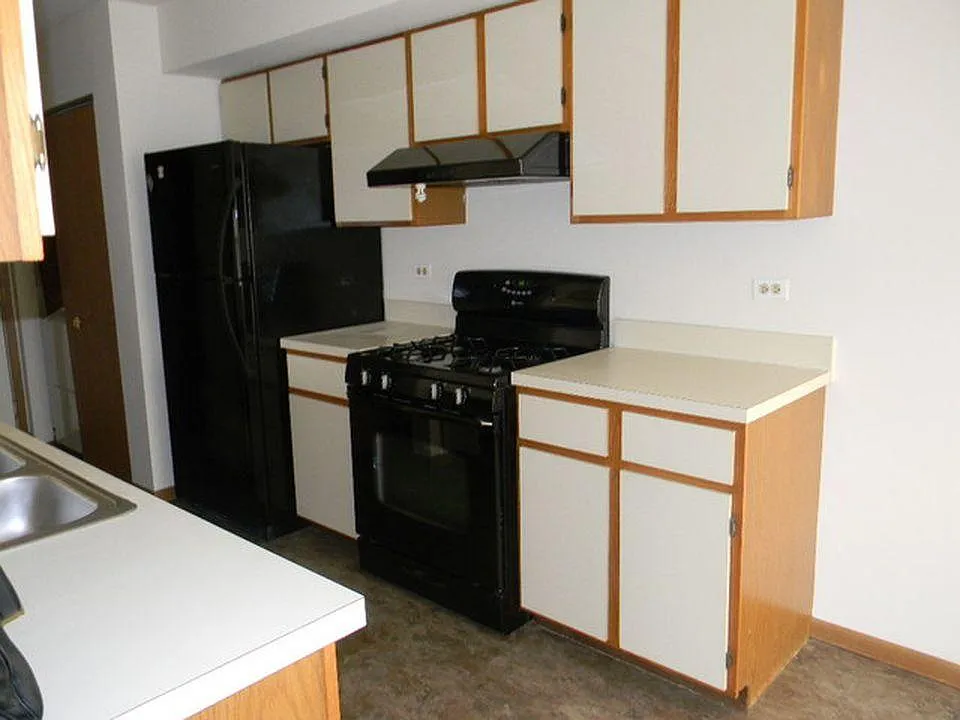Kitchen - 221 Butternut Ln