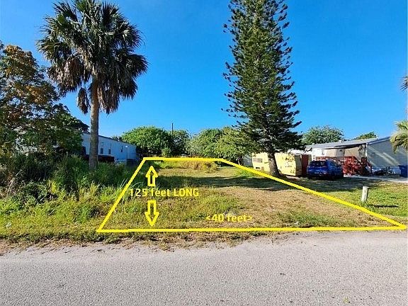 2nd image of 1026 Della Tobias Ave