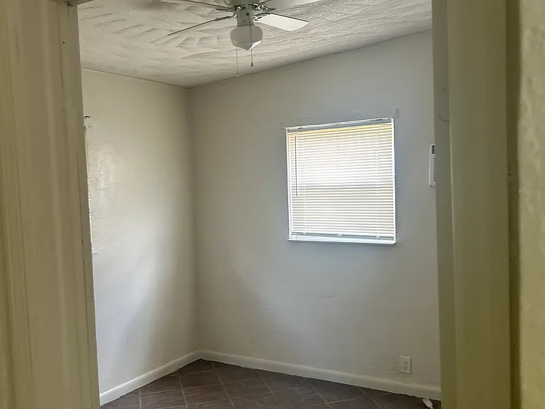 528 NW 7th St — Photo 2