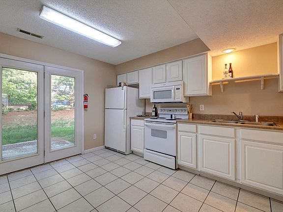 5th image of 3425 S Oaklawn Cir