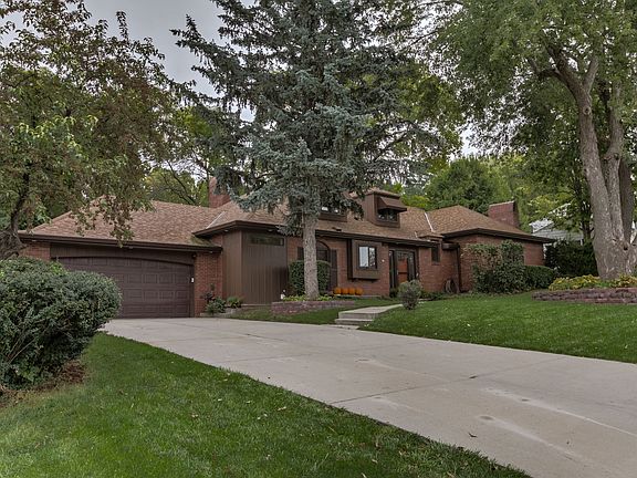 2nd image of 811 Leawood Dr