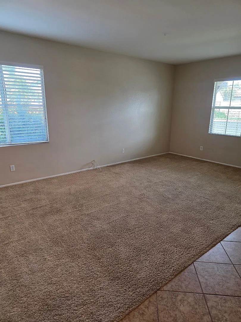 Crowne Hill 3 Bedroom Single Level Home on Cul-de-Sac — Photo 3