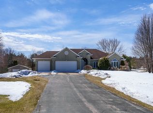 2991 Hidden Lake Ln, Green Bay, WI 54313