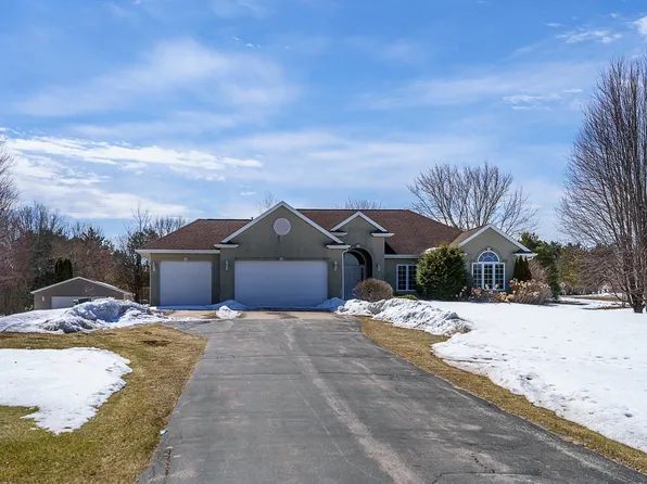 2991 Hidden Lake Ln, Green Bay, WI 54313