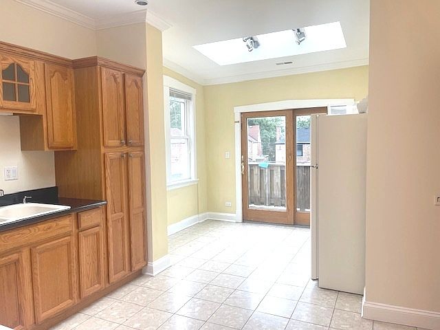 1st image of 5834 N Whipple St #1