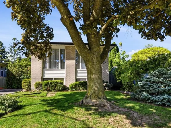 450 Brigadoon Dr, Hamilton, ON L9C 6E4