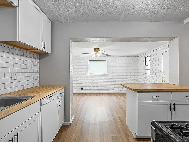 3504 Mission St — Photo 3