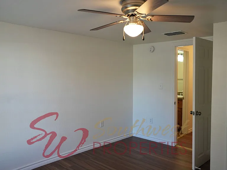 1590 N Race St — Photo 10