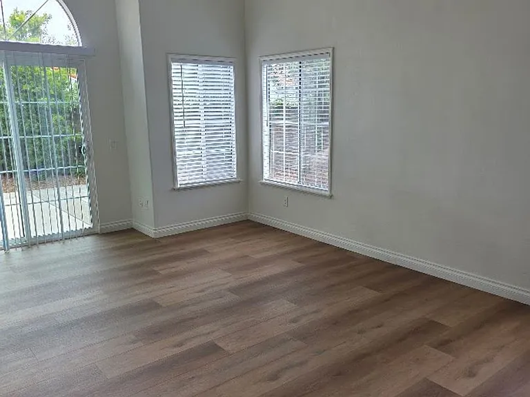 45104 Putting Green Ct — Photo 12