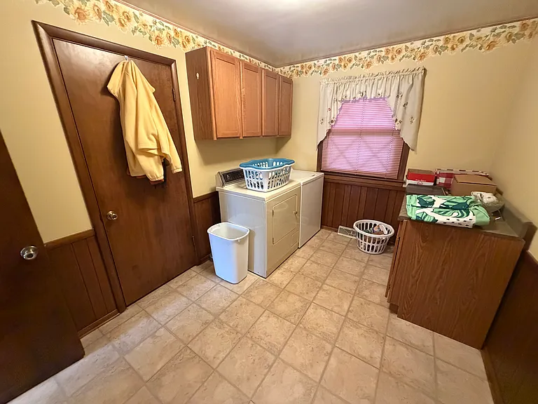 212 Vine St SE — Photo 16
