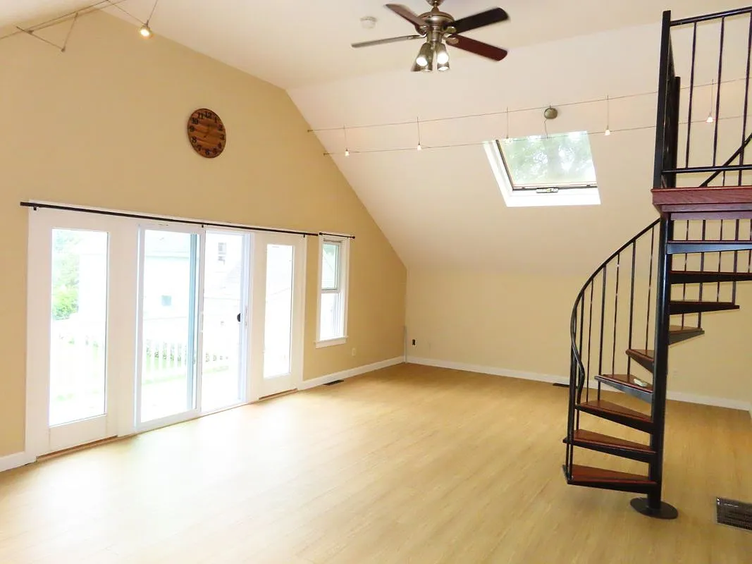 1 bed, 1.0 bath, 910 sqft, $2,500 — Photo 3