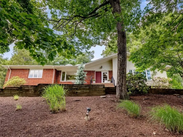 83 Brookside Ter, North Caldwell Boro, NJ 07006