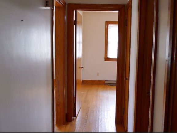 5th image of 805 W Grubb St