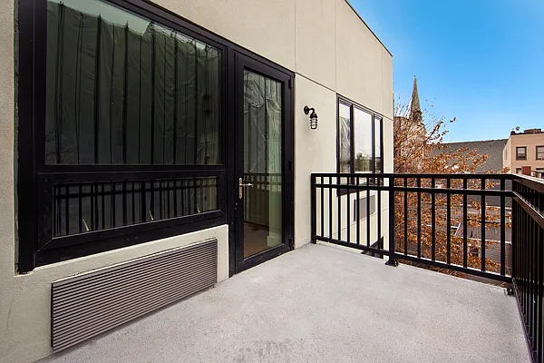 Rented by Bold New York | media 24