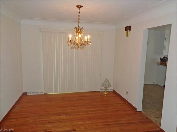3rd image of 1690 Beverly Hills Dr