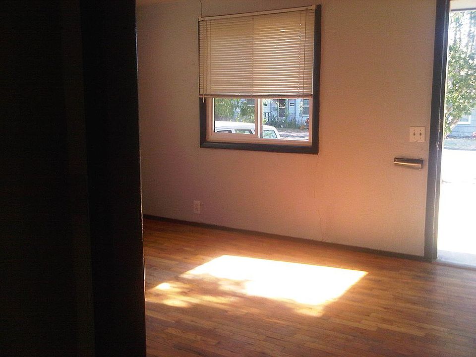 2nd image of 490 E 31st Ave