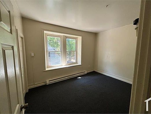 4th image of 111 W Queen Ln APT 1