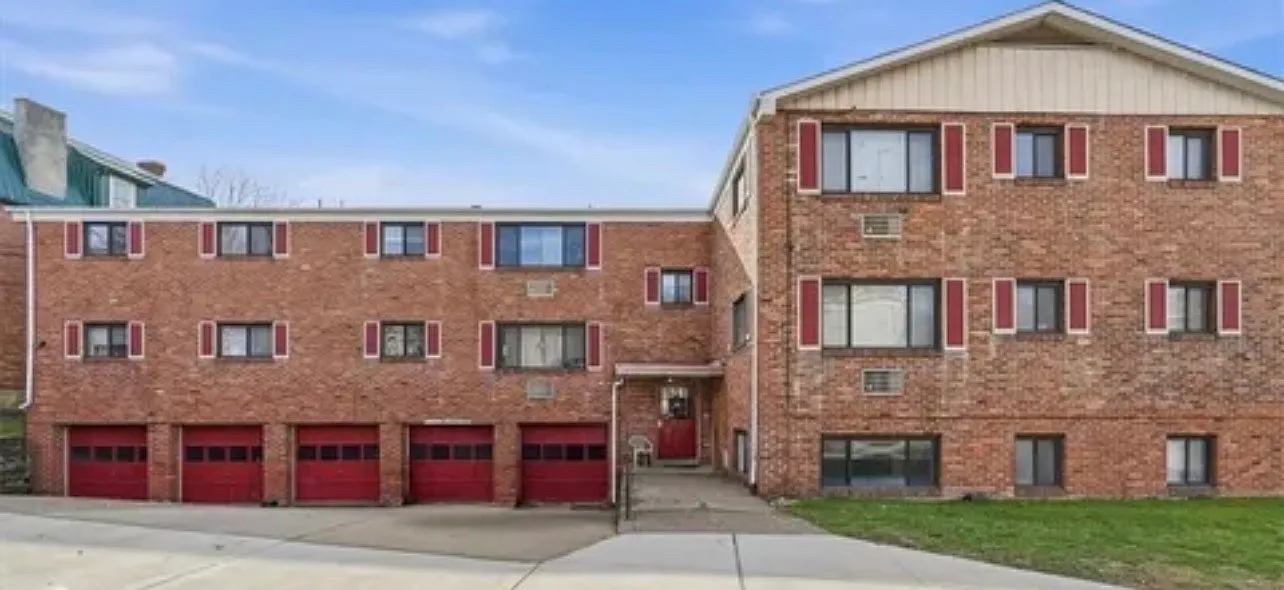 2 bed, $1,300 — Photo 1